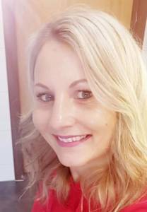 Je suis une femme s�rieuse fid�le et honn�te je recherche un homme comme moi pour du long terme sans prises de t�te