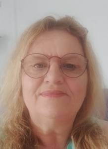 Femme célibataire 64 ans à Laval
