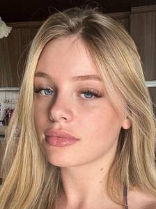 Petite coquine  de 23ans à plan-cul-sommecure