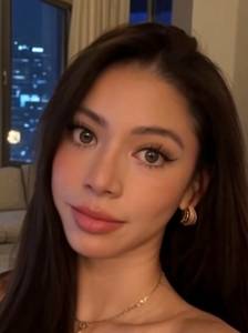 Petite coquine  super chaude à plan-cul-bazac