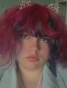 Non binaire, en recherche d'une relation srieuse si possible ou au moins pas o peu sexuel :)