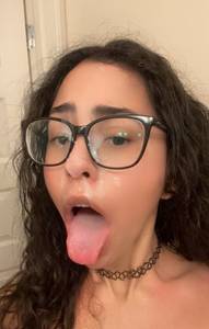 Petite coquine  super chaude à plan-cul-villiers