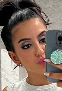 Petite coquine  de 25ans de plan-cul-voglans