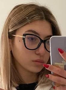 Femme célibataire 28 ans à Reims