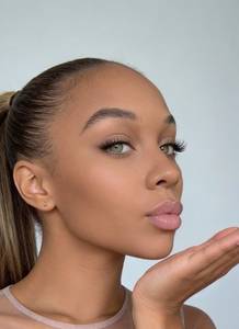 Hello les boy's ! J'suis pas ici pour me prendre la t�te alors soyez cool!