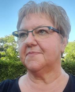 Femme célibataire 62 ans à Arras