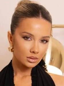 Femme célibataire 28 ans à Arras