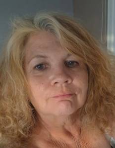Femme célibataire 69 ans à Evry