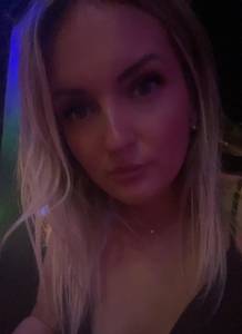 Plan cul avec fille blonde super chaude 