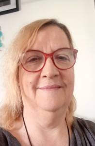 Femme célibataire 64 ans à Pau