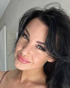 Femme célibataire 31 ans à Evry