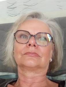 Femme célibataire 62 ans à Angers