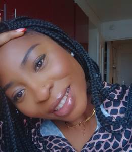Je suis une maman comble  de 37 mais une femme encore en chemin. Je cherche un lien vrai, une complicit sincre, pas une aventure passagre. Je n?ai pas beaucoup de temps pour des discussions sans profondeur, mais je prends le temps d?aimer quand c?est juste. Si aime la vie de familles et l?envie de construire, alors faisons connaissance.?