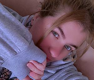 Femme célibataire 27 ans à Angers