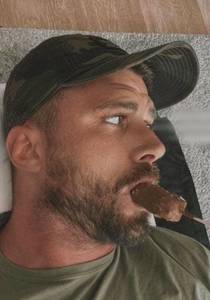 Tu veux prendre contact? célibataire de Paris