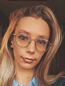 Petite coquine  super chaude à plan-cul-pendreff