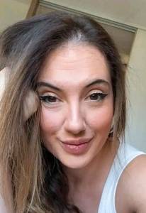 Petite coquine brune  