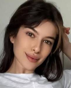 Femme célibataire 28 ans à Reims