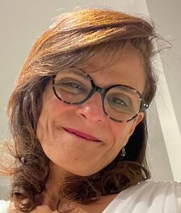 Femme célibataire 56 ans à Paris