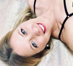Plan cul avec fille blonde  