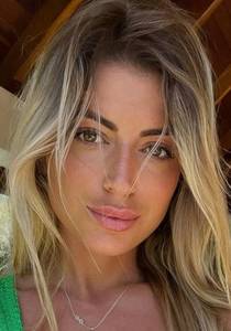Petite coquine blonde coquine 