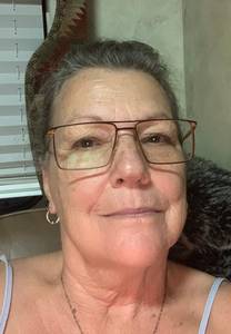 Femme célibataire 67 ans à Joliette