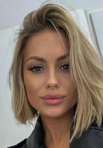 Petite coquine blonde  à plan-cul-wingles