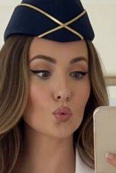 Bonjour Messieurs ! 
�tant h�tesse de l'air je suis pas mal en vadrouille mais j'ai �tabli mon petit nid � Gen�ve. Donc dispo pour des rencontres sur Gen�ve, et alentours.