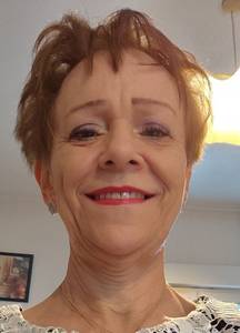 Femme célibataire 68 ans à Poitiers