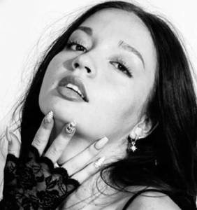 Femme célibataire 28 ans à Paris
