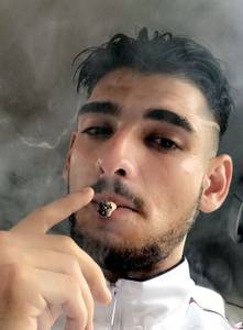 Tu veux prendre contact? célibataire 25 ans