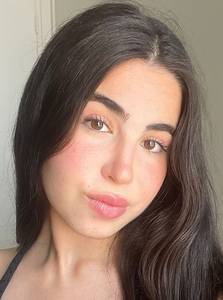 Femme célibataire 22 ans à Paris-17e