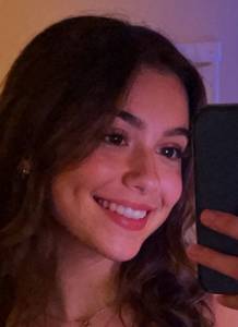 Serveuse en pizzeria � Nantes? je carbure aux soir�es qui tra�nent, aux rires spontan�s et aux regards qui disent ?reviens?. Petite (1m62), mais pas du tout timide : quand je te plais, je sais le montrer, avec de la tendresse? et un c�t� tr�s joueuse ?