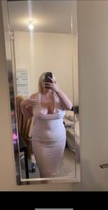 Petite coquine blonde super chaude à plan-cul-veaunes