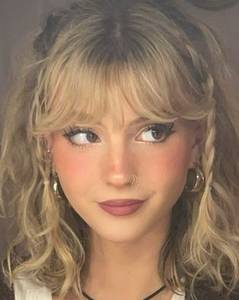 Alicia, femme coquine de 18 ans - Charente-Maritime