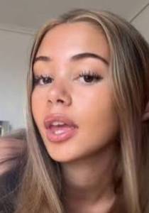 Femme célibataire 21 ans à Angers