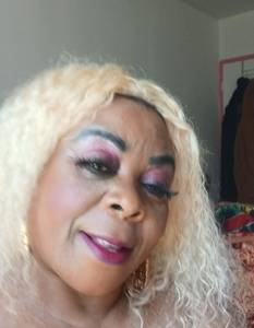 Femme célibataire 67 ans à Angers