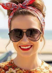 Vendeuse en magasin de moto � Tours, j?aime quand �a vibre un peu? dans les mots comme dans le feeling ? Je suis sympa, directe, et j?adore le jeu du flirt ?