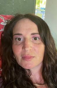Maman de 3 ans . Indépendante, je recherche une relation sérieuse . J?aime rire sortir , regarder des films. La famille et mes amis font partie intégrante de ma vie . Je recherche un homme indépendant qui est là pour tout partager les bon mauvais moment. Prêt à s?investir à accepter ma vie .  Papa avec des enfants pourquoi pas une famille recomposée. Un homme qui n?a pas de problème d?alcool ou d?addiction. Je ne recherche pas une relation d?un soir . Je suis loin de la perfection ayant eut 2 enfants. Mais il paraît que j?ai un beau sourire . Relation à distance je n?y crois pas .