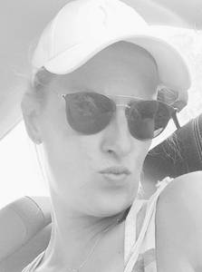 Femme célibataire 28 ans à Nimes