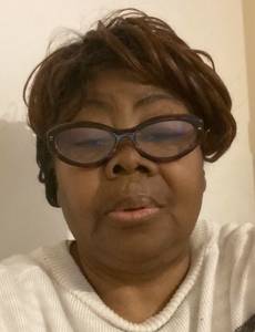 Femme célibataire 65 ans à Versailles