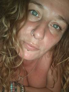 Petite coquine  super chaude de plan-cul-ribiers