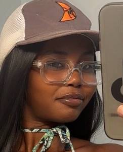 Femme célibataire 18 ans à Toulon