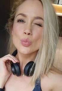 Petite coquine blonde super chaude à plan-cul-la-neuville