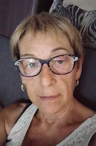 Femme célibataire 69 ans à Nimes