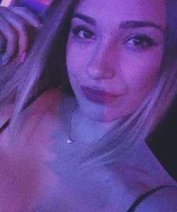 Petite coquine  super chaude 