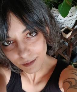 Petite coquine  super chaude à plan-cul-remilly