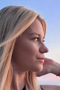 Femme coquine blonde  à plan-cul-combefole