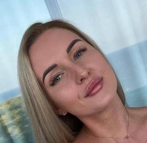 Femme célibataire 24 ans à Evry