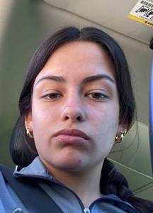 Femme coquine cheveux noir de 21ans de plan-cul-halles-sous-les-cotes